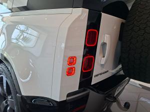 Land Rover Defender 110 D350 X-Dynamic HSE - Image 13