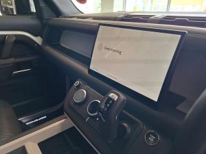 Land Rover Defender 110 D350 X-Dynamic HSE - Image 22