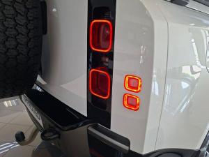 Land Rover Defender 110 D350 X-Dynamic HSE - Image 7
