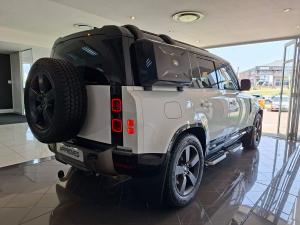 Land Rover Defender 110 D350 X-Dynamic HSE - Image 8