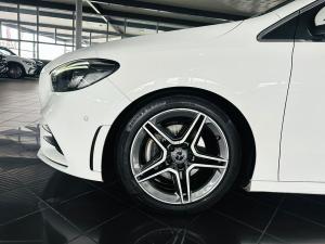 Mercedes-Benz B-Class B200 AMG Line - Image 12
