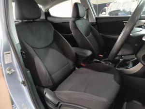 Hyundai Elantra 1.6 Premium - Image 13