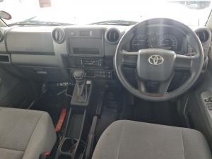 Toyota Land Cruiser 79 2.8GD-6 single cab auto - Image 6