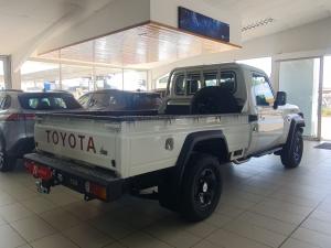 Toyota Land Cruiser 79 2.8GD-6 single cab auto - Image 2