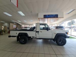 Toyota Land Cruiser 79 2.8GD-6 single cab auto - Image 3