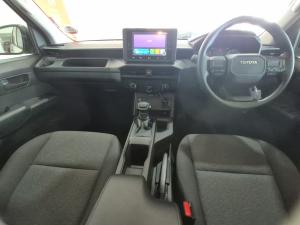 Toyota Hilux 2.8GD-6 double cab SRX 4x4 - Image 6
