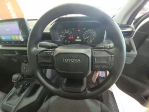 Toyota Hilux 2.8GD-6 double cab SRX 4x4 - Image 8