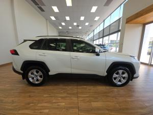 Toyota RAV4 2.0 GX auto - Image 3
