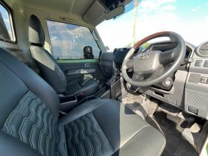 Toyota Land Cruiser 79 2.8GD-6 single cab auto - Image 6