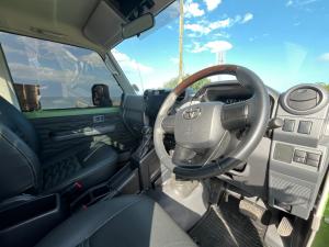 Toyota Land Cruiser 79 2.8GD-6 single cab auto - Image 7