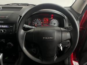 Isuzu D-Max 300 3.0TD double cab Hi-Ride auto - Image 8
