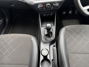 Hyundai i20 1.2 Premium - Image 12