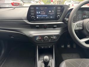 Hyundai i20 1.2 Premium - Image 13