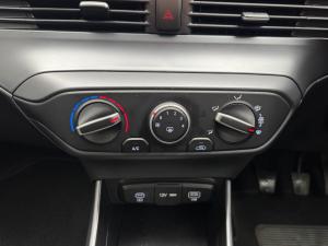 Hyundai i20 1.2 Premium - Image 14
