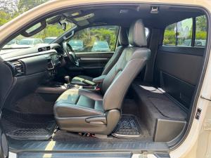 Toyota Hilux 2.8GD-6 Xtra cab Legend auto - Image 17