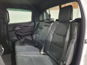 Isuzu D-Max 3.0TD double cab V-Cross - Image 10