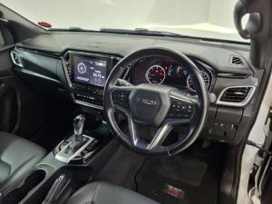 Isuzu D-Max 3.0TD double cab V-Cross - Image 9