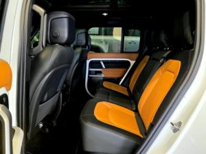 Land Rover Defender 110 D300 X-Dynamic HSE - Image 12
