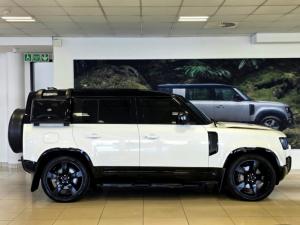 Land Rover Defender 110 D300 X-Dynamic HSE - Image 2