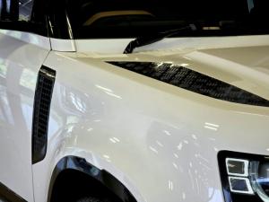 Land Rover Defender 110 D300 X-Dynamic HSE - Image 4