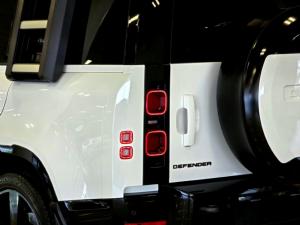 Land Rover Defender 110 D300 X-Dynamic HSE - Image 9