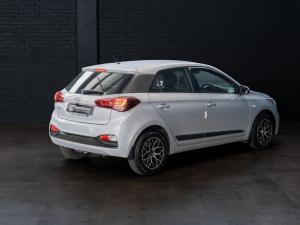 Hyundai i20 1.4 Motion auto - Image 4