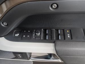 Land Rover Defender 110 D240 X-Dynamic SE - Image 19