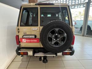 Toyota Land Cruiser 76 2.8GD-6 station wagon LX manual - Image 5