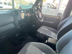 Toyota Land Cruiser 76 2.8GD-6 station wagon LX manual - Image 7