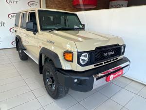 Toyota Land Cruiser 76 2.8GD-6 station wagon LX manual - Image 1