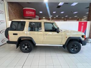 Toyota Land Cruiser 76 2.8GD-6 station wagon LX manual - Image 3