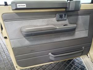 Toyota Land Cruiser 79 4.5D-4D LX V8 single cab - Image 13