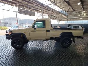 Toyota Land Cruiser 79 4.5D-4D LX V8 single cab - Image 4