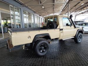 Toyota Land Cruiser 79 4.5D-4D LX V8 single cab - Image 8