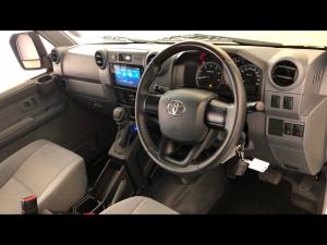 Toyota Land Cruiser 79 2.8GD-6 double cab auto - Image 10