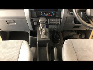 Toyota Land Cruiser 79 2.8GD-6 double cab auto - Image 15