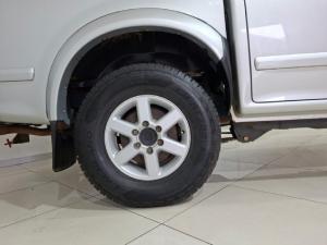 Isuzu KB 300 TDi LXD/C - Image 6