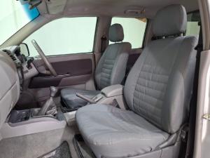 Isuzu KB 300 TDi LXD/C - Image 8