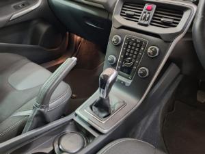 Volvo V40 T3 Kinetic - Image 11