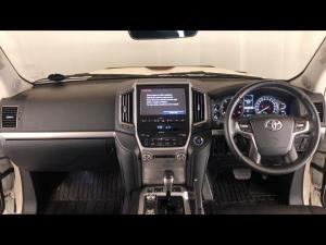 Toyota Land Cruiser 200 4.5D-4D V8 VX-R - Image 6