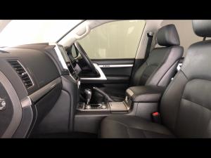 Toyota Land Cruiser 200 4.5D-4D V8 VX-R - Image 7