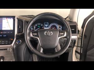 Toyota Land Cruiser 200 4.5D-4D V8 VX-R - Image 8