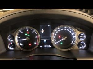 Toyota Land Cruiser 200 4.5D-4D V8 VX-R - Image 9