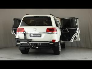 Toyota Land Cruiser 200 4.5D-4D V8 VX-R - Image 24