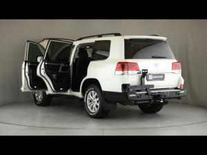 Toyota Land Cruiser 200 4.5D-4D V8 VX-R - Image 25