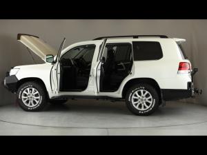 Toyota Land Cruiser 200 4.5D-4D V8 VX-R - Image 26