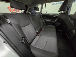 Toyota RAV4 2.0 GX auto - Image 15
