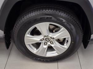 Toyota RAV4 2.0 GX auto - Image 17