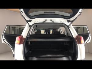 Toyota RAV4 2.2D-4D AWD GX - Image 13