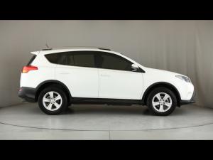 Toyota RAV4 2.2D-4D AWD GX - Image 3
